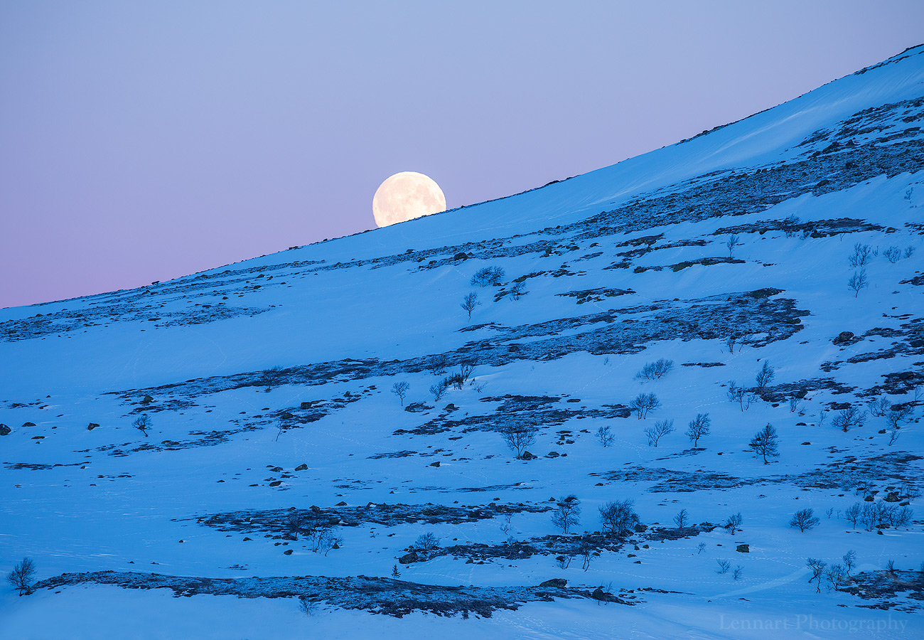 Moonset in the Mountain